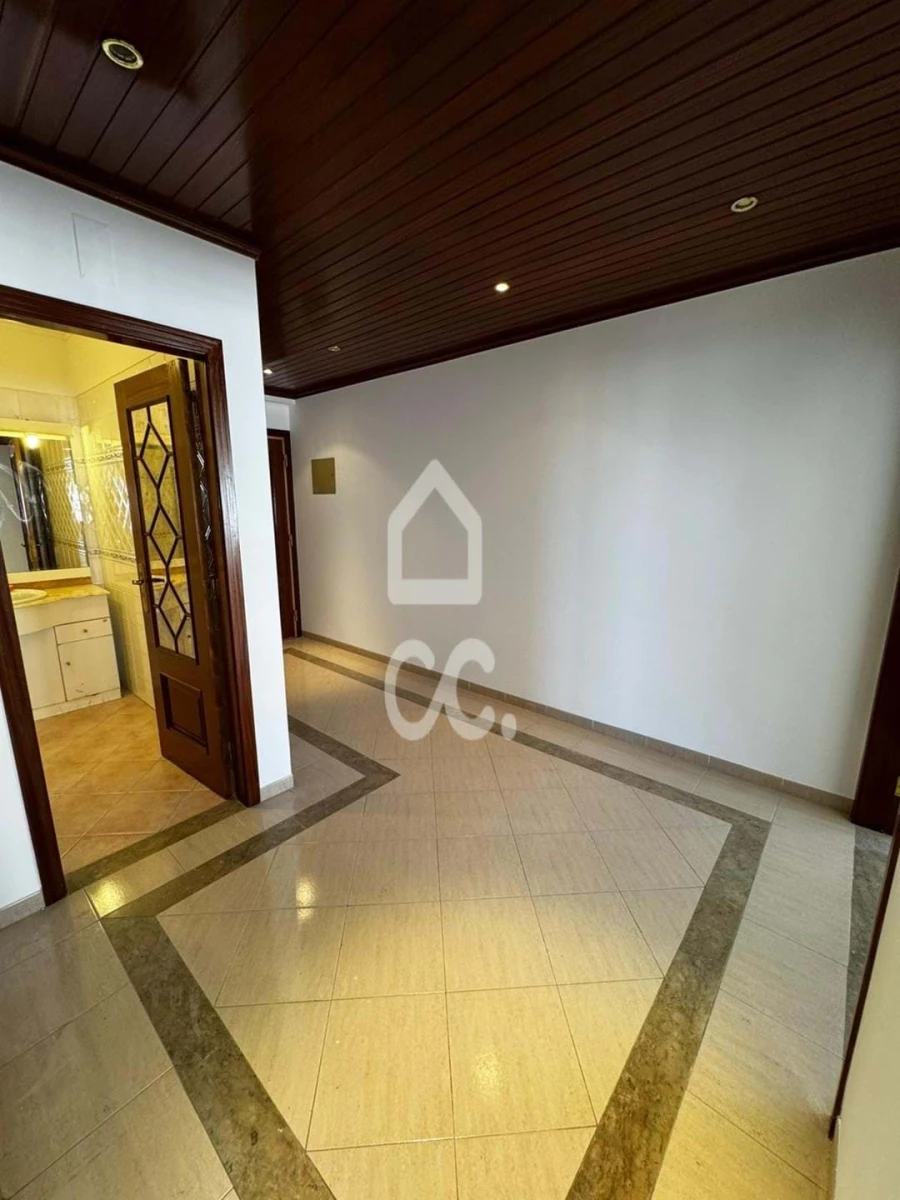 Apartamento T3 para Venda em Sacavém e Prior Velho Foto 5