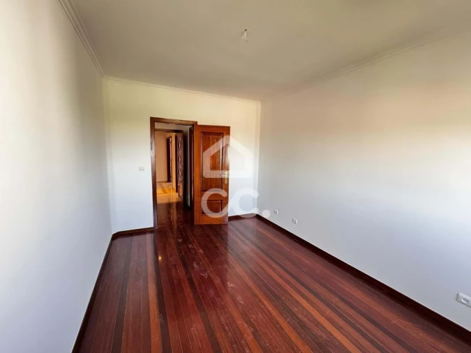 Apartamento T3 para Venda em Sacavém e Prior Velho Foto 11