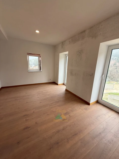 Moradia T3 para Venda em Subportela, Deocriste e Portela Susã