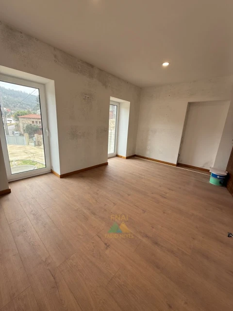 Moradia T3 para Venda em Subportela, Deocriste e Portela Susã