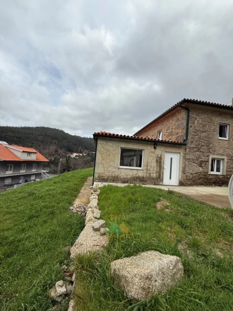 Moradia T3 para Venda em Subportela, Deocriste e Portela Susã