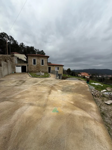 Moradia T3 para Venda em Subportela, Deocriste e Portela Susã