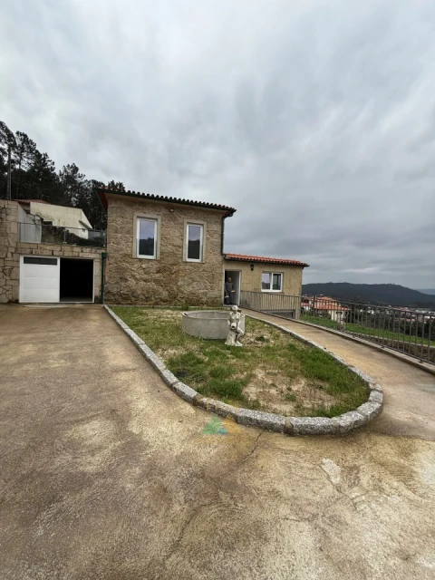 Moradia T3 para Venda em Subportela, Deocriste e Portela Susã