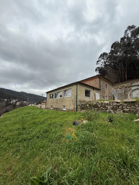 Moradia T3 para Venda em Subportela, Deocriste e Portela Susã