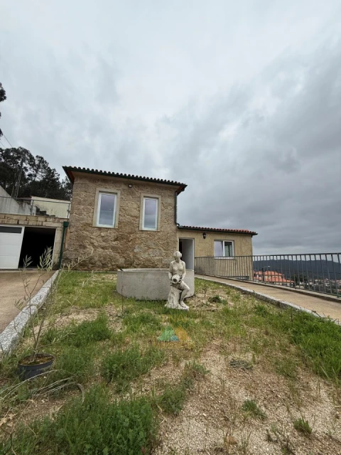 Moradia T3 para Venda em Subportela, Deocriste e Portela Susã