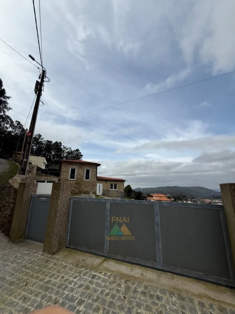 Moradia T3 para Venda em Subportela, Deocriste e Portela Susã