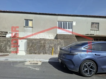 Armazém para Venda em Mogadouro, Valverde, Vale de Porco e Vilar de Rei
