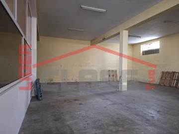 Armazém para Venda em Mogadouro, Valverde, Vale de Porco e Vilar de Rei