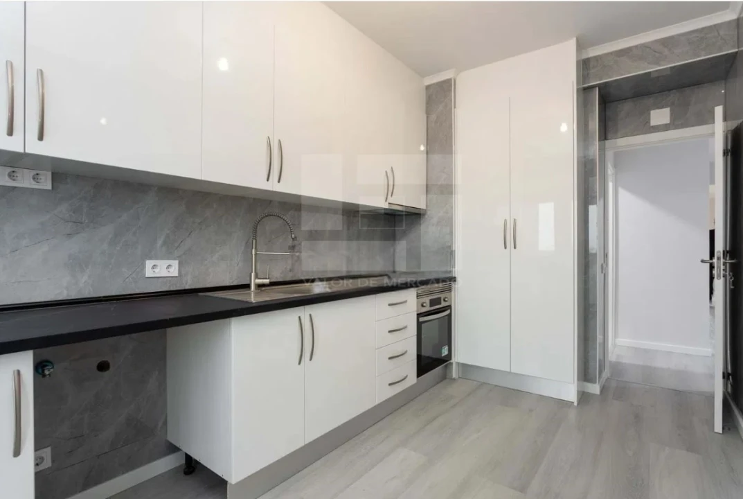 Apartamento T2 para Venda em Quarteira Foto 4