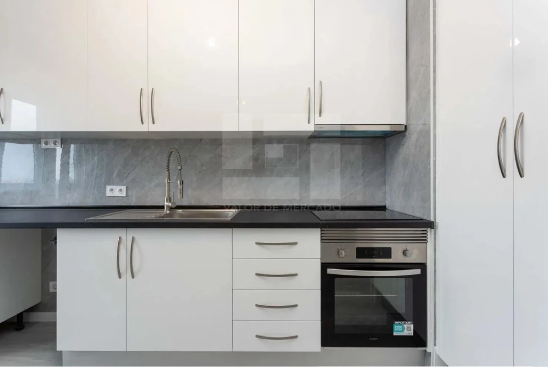 Apartamento T2 para Venda em Quarteira Foto 5