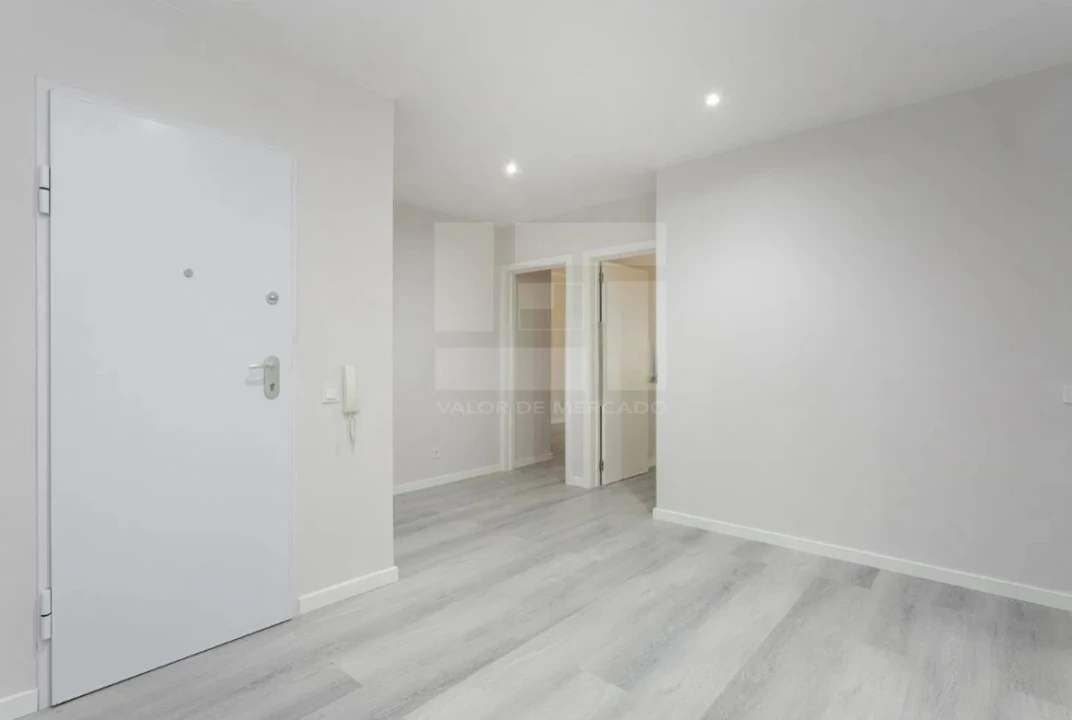 Apartamento T2 para Venda em Quarteira Foto 7