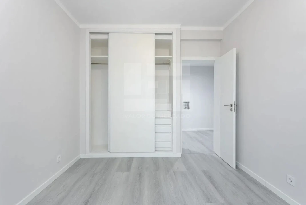 Apartamento T2 para Venda em Quarteira Foto 8