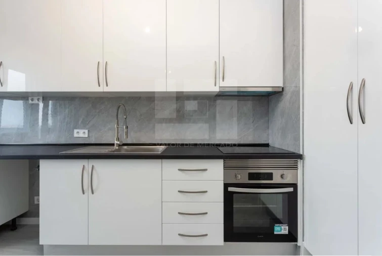 Apartamento T2 para Venda em Quarteira Foto 5