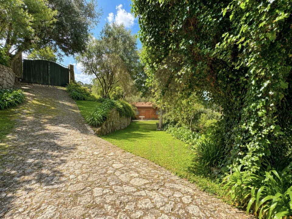 Moradia T3 para Venda em Bárrio e Cepões Foto 7