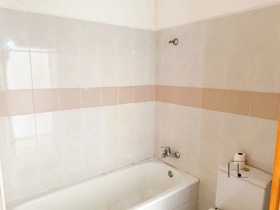 Apartamento T1 para Venda em Caniço Foto 6