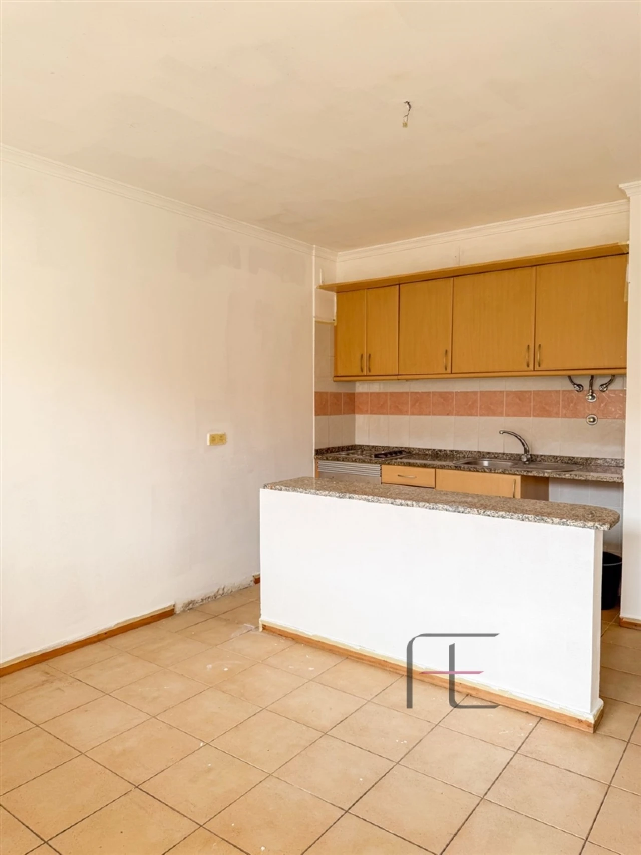 Apartamento T1 para Venda em Caniço Foto 3