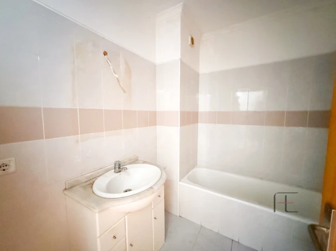 Apartamento T1 para Venda em Caniço Foto 5