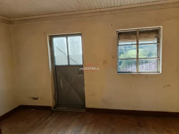 Moradia T3 para Venda em Santa Marinha e São Martinho