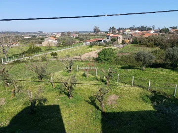 Moradia T3 para Venda em Santa Marinha e São Martinho