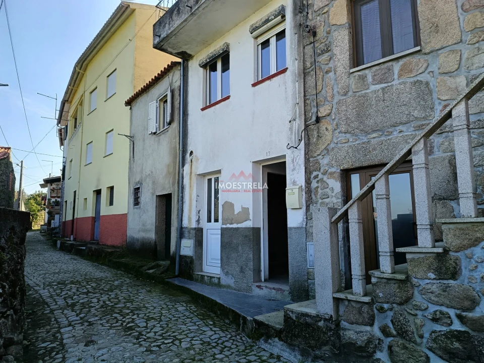 Moradia T3 para Venda em Santa Marinha e São Martinho Foto 1