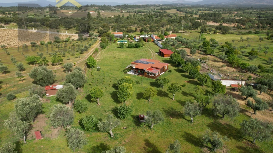 Quinta T0 para Venda em Tinalhas