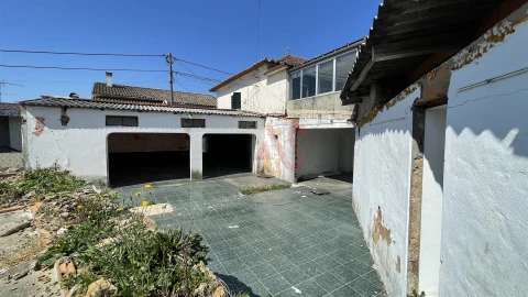 Moradia T3 para Venda em O. Azeméis, Riba-Ul, Ul, Macinhata Seixa, Madail