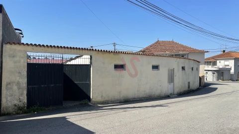 Moradia T3 para Venda em O. Azeméis, Riba-Ul, Ul, Macinhata Seixa, Madail