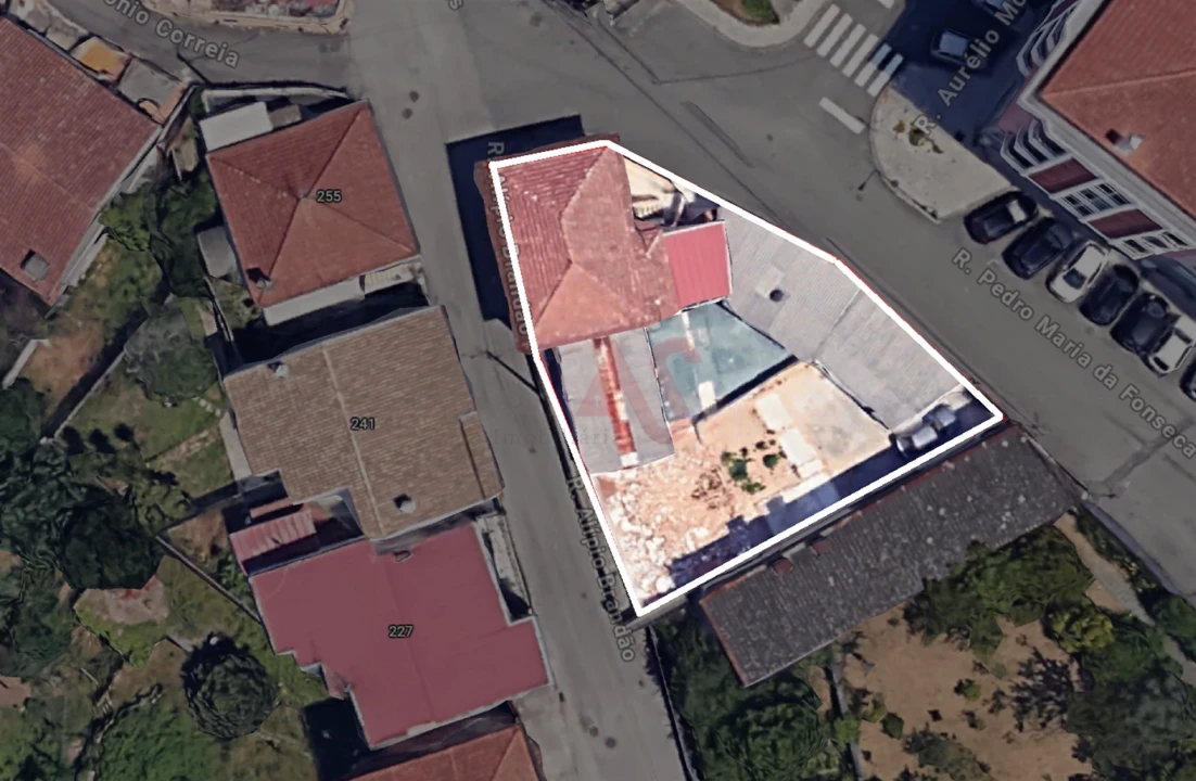 Moradia T3 para Venda em O. Azeméis, Riba-Ul, Ul, Macinhata Seixa, Madail Foto 1