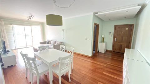 Apartamento T2 para Arrendamento em São Martinho