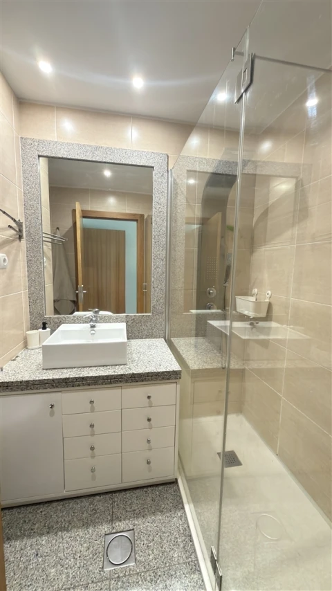 Apartamento T2 para Arrendamento em São Martinho