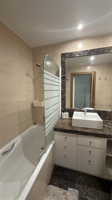 Apartamento T2 para Arrendamento em São Martinho