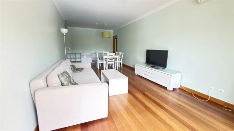 Apartamento T2 para Arrendamento em São Martinho