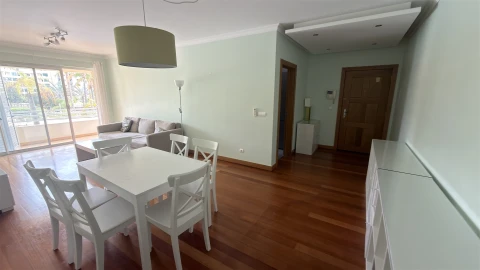 Apartamento T2 para Arrendamento em São Martinho