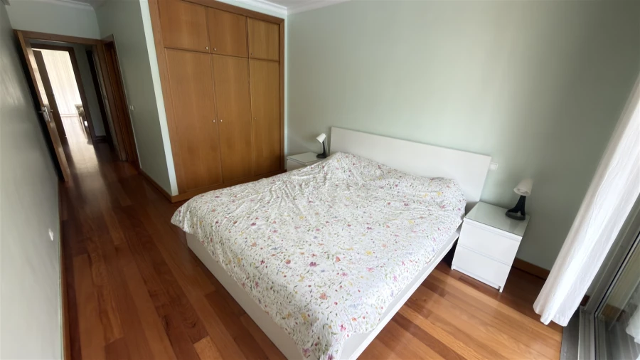 Apartamento T2 para Arrendamento em São Martinho Foto 4