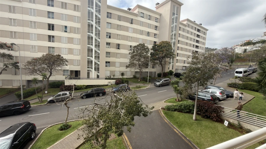 Apartamento T2 para Arrendamento em São Martinho Foto 7