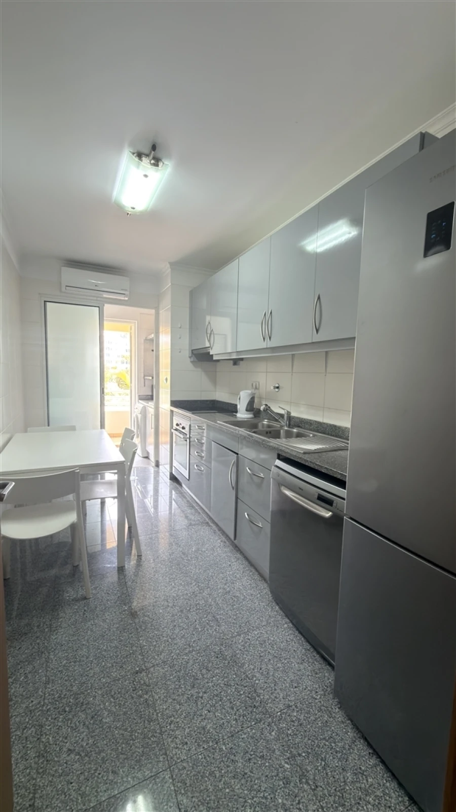 Apartamento T2 para Arrendamento em São Martinho Foto 16