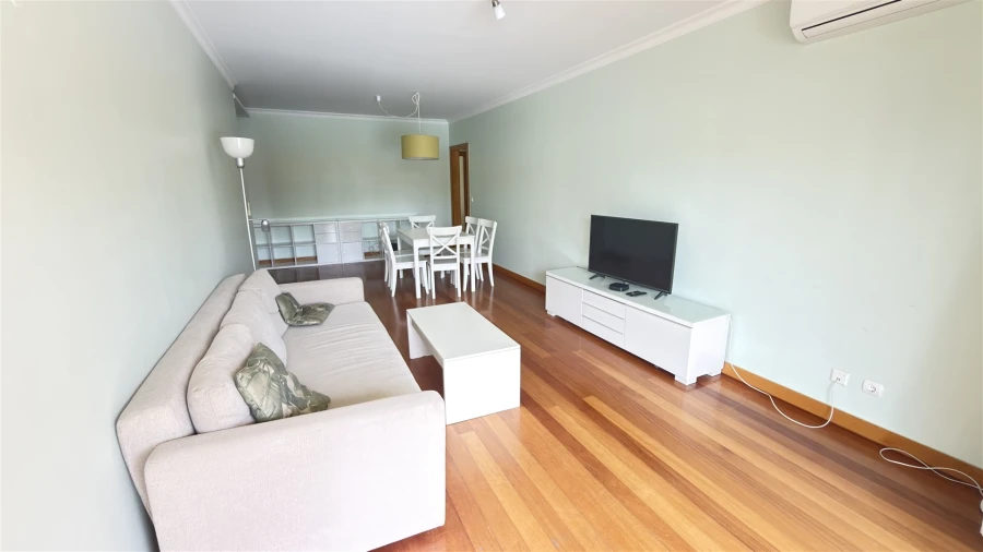 Apartamento T2 para Arrendamento em São Martinho Foto 14