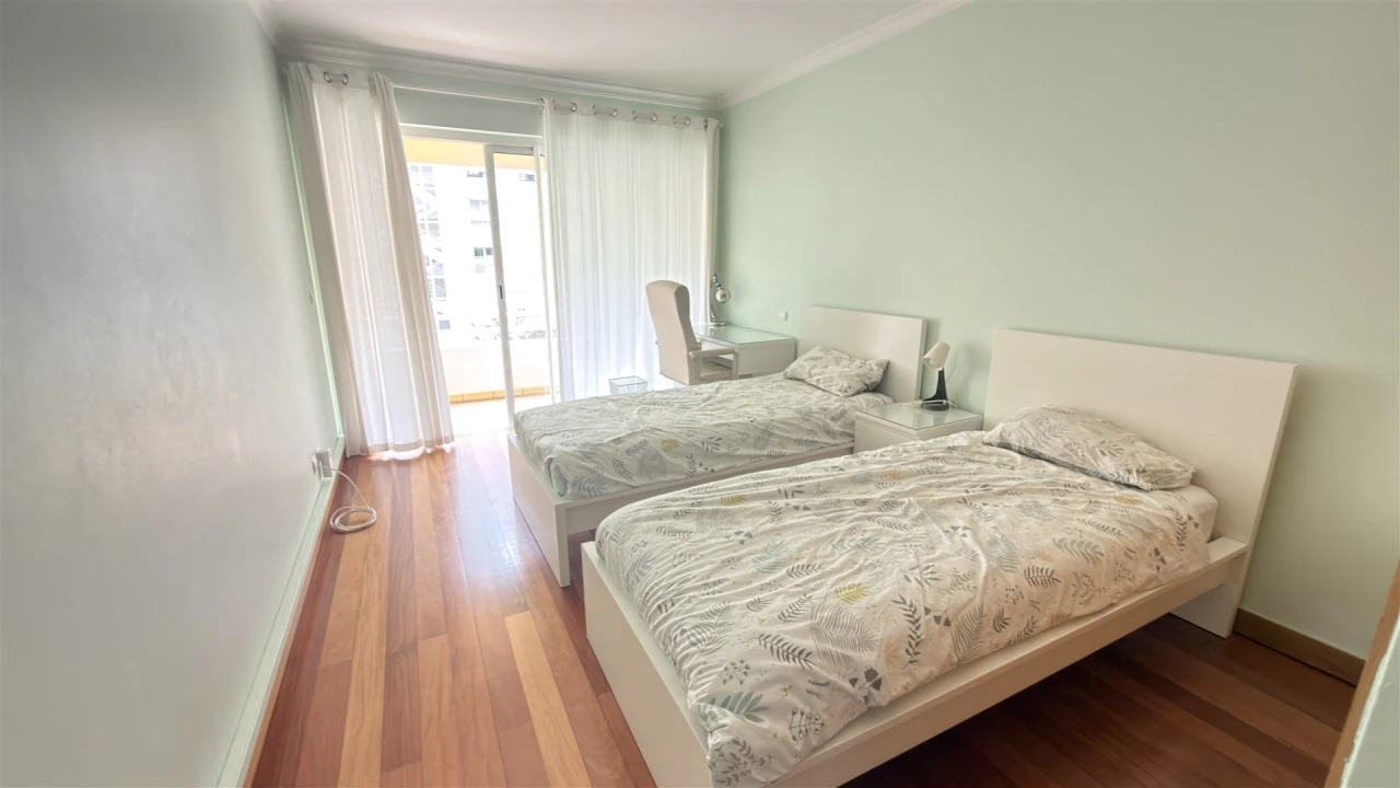 Apartamento T2 para Arrendamento em São Martinho Foto 6