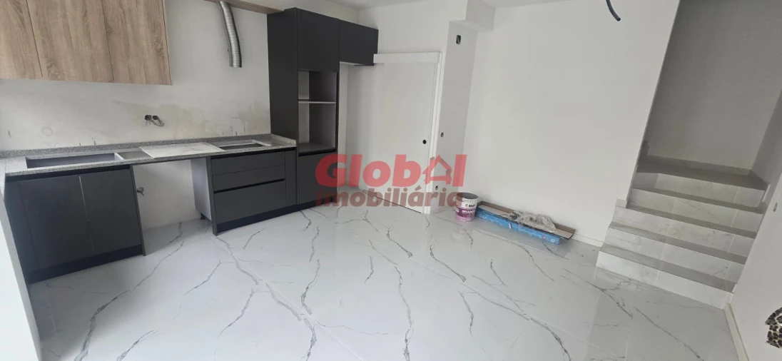 Apartamento T1 para Venda em Nelas Foto 3