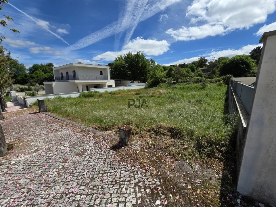 Terreno para Venda em São João de Lourosa Foto 1
