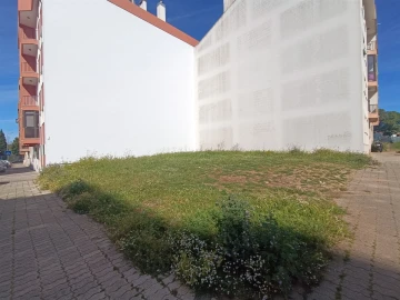 Terreno para Venda em Queluz e Belas