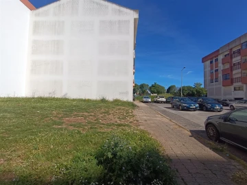 Terreno para Venda em Queluz e Belas