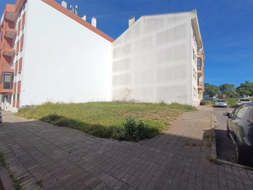 Terreno para Venda em Queluz e Belas