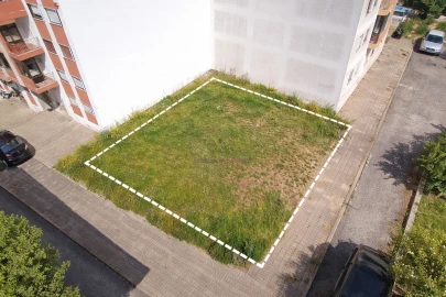 Terreno para Venda em Queluz e Belas