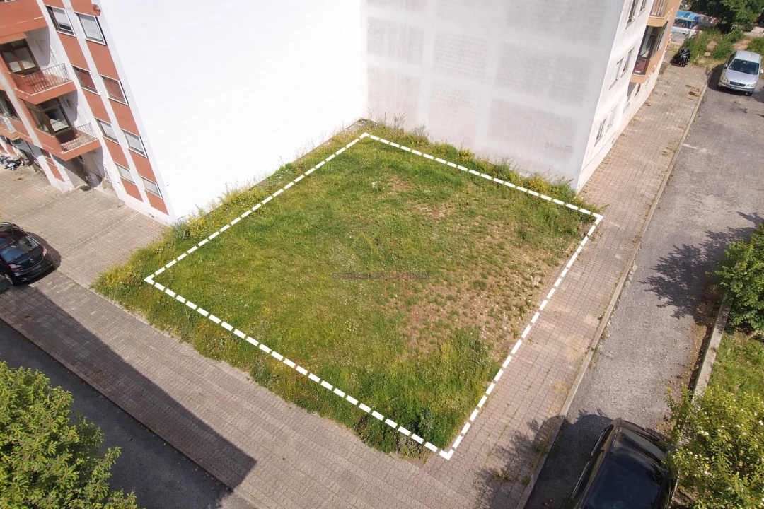 Terreno para Venda em Queluz e Belas Foto 1