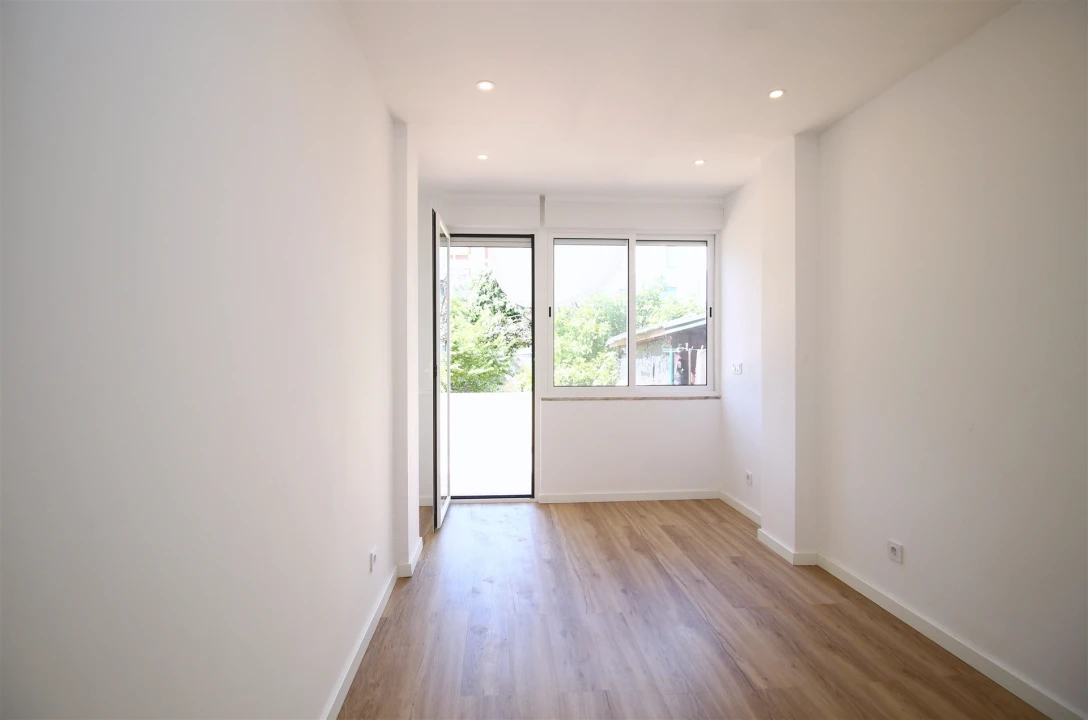 Apartamento T2 para Venda em Algueirão-Mem Martins Foto 16