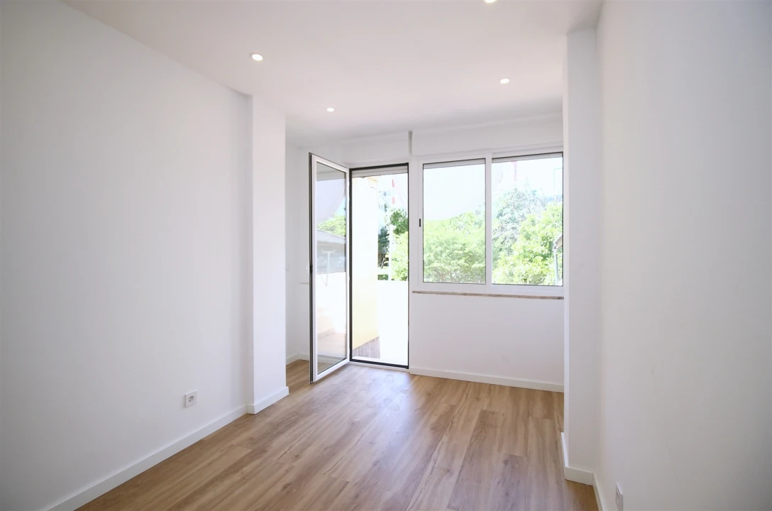 Apartamento T2 para Venda em Algueirão-Mem Martins Foto 17