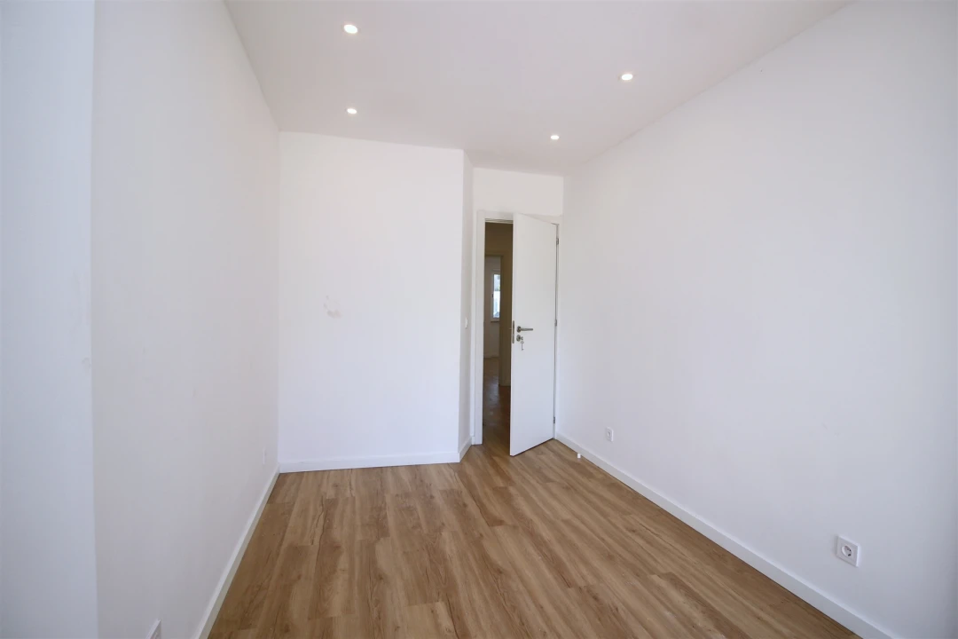 Apartamento T2 para Venda em Algueirão-Mem Martins Foto 15