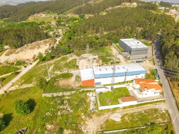 Armazém para Venda em Croca