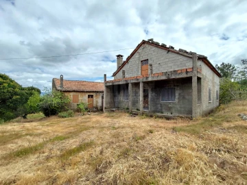 Quinta T3 para Venda em Ferro